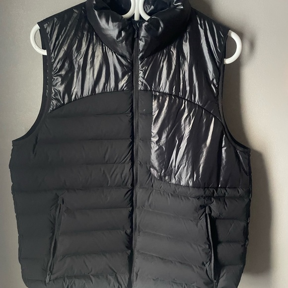 Lululemon Women’s Navigation Stretch Down Vest Size 10 Black - Picture 2 of 8
